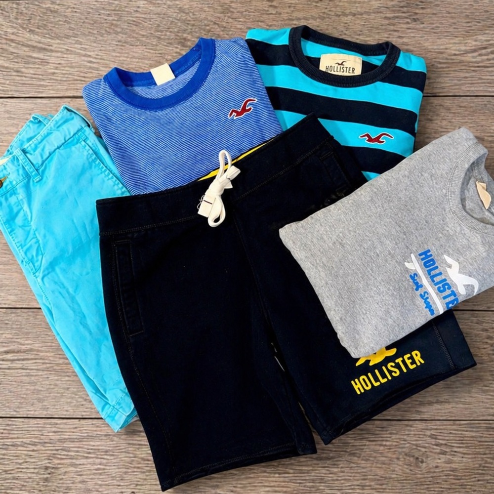Hollister Men’s Medium Clothing Bundle Blue Theme Shirts + Shorts (5 Pieces)